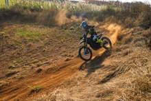<span class=keywords><strong>Moto</strong></span> <span class=keywords><strong>tout</strong></span>-<span class=keywords><strong>terrain</strong></span> électrique Ultra Bee 2026 24,5 kW 74 V 60 Ah Batterie Premium pour la conduite sur sentier - Product Image 3