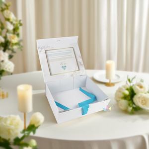 Boîte à gâteau roulé Crown Win Charcuterie pliée, isolée, en matériaux recyclés écologiques, avec gaufrage et design personnalisé en papier - Product Image 1