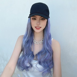 Casquette de baseball pour femme avec cheveux longs synthétiques ondulés intégrés, simulation de cheveux longs bouclés, densité 100%, aspect naturel - Product Image 1