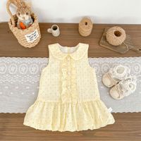 Robe sans manches coupe trapèze à pois, col Claudine, en pur coton jaune, fine, douce et confortable, robe personnalisée pour bébé fille