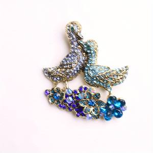 Broche vintage en forme d'oiseau avec strass, épingle lourde en diamant, accessoires de costume pour femmes - Product Image 3