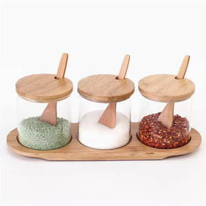 <span class=keywords><strong>Set</strong></span> di vasetti di spezie in vetro portatile fatti a mano da 300ml con cucchiaio di bambù per condimenti da cucina e contenitori per alimenti sostenibili - Product Image 1