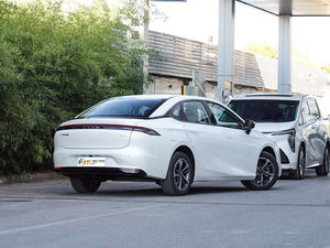 AION S MAX 70 Star Edition 2024, nouveau modèle de voiture, toit ouvrant panoramique, caméra arrière 360°, siège conducteur électrique, écran tactile LED - Product Image 6