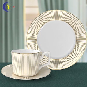 Services <span class=keywords><strong>de</strong></span> table en céramique modernes <span class=keywords><strong>à</strong></span> rayures dorées, écologiques, pour assiettes <span class=keywords><strong>à</strong></span> steak, pâtes et soupes, idéales pour hôtels, maisons et <span class=keywords><strong>repas</strong></span> <span class=keywords><strong>de</strong></span> mariage - Product Image 4