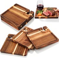 Plateau à apéritifs en bois d'acacia avec porte-verres à vin, mini planche à charcuterie, ensemble de plateaux en verre pour les fêtes, les réunions et les réceptions