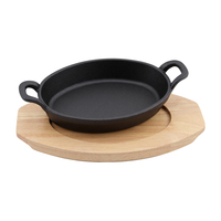 Plat à rôtir en fonte pré-culotté de plusieurs tailles avec support en bois, forme ovale, compatible gaz et induction, passe au four