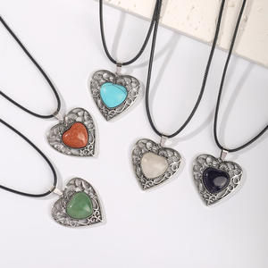 Collana con Ciondolo a Cuore Traforato in Cristallo Naturale di Quarzo Rosa, Catena a Corda alla Moda - Product Image 3