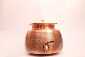 Olla de Cobre Handi de Tamaño Mediano 8000ML, Olla de Cobre Hecha a Mano de Primera Calidad con Tallado Antiguo y Detalles en Latón - Product Image 2