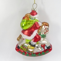 Hiasan Pohon Natal Cantik Warna Pink dan Hijau, Figur Santa Claus Mengendarai Kuda Goyang, Ornamen Kaca Berkilau