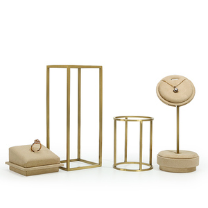 Espositore per Gioielli SKQ OEM in Velluto Beige Supporto Staccabile per Bracciali Rastrelliere per Braccialetti Anelli e Collane - Product Image 5