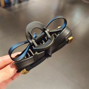 Pince à Cheveux Nœud Papillon Noir Élégante, Design de Niche Populaire, Vente Chaude 2026, Luxe Léger, Bijou de Mode pour Femme - Product Image 5