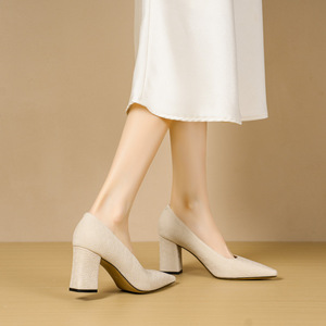 Escarpins à talon carré et bout pointu pour femme 7288M, en textile uni, style coréen, à enfiler, chaussures à talons hauts tendance toutes saisons - Product Image 4