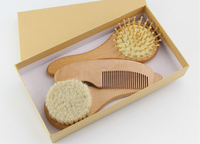 Logo personnalisé Brosse en laine de chèvre Cheveux de bébé Brosse de massage pour enfants Ensemble de mini peignes de brosse à cheveux en bois pour nouveau-nés
