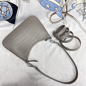 Sacs pour femmes au design tendance et personnalisable – Sac à bandoulière 100 % cuir de crocodile, sacs sous le bras à fermeture éclair tendance - Product Image 1
