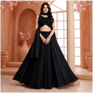 Conjunto de Lehenga Choli Negro Bordado para Mujer con Dupatta, Traje Tradicional Festivo para Bodas y Recepciones - Product Image 4
