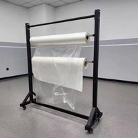 Porte-rouleaux de tissu textile sur roulettes avec étagère suspendue, idéal pour la maison, les nappes et les expositions.