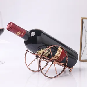 Estante de exhibición de vino de estilo europeo para decoraciones del hogar, estante organizador de artesanías de metal para vino en forma de fuerte para sala de estar