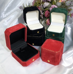 Nuevo Estilo de Caja de Joyería de Lujo con Detalles Dorados, Caja de Joyería Cuadrada al por Mayor, Caja de Joyería de Franela Multicolor - Product Image 3