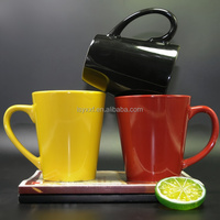 Vente en gros de tasses à café en céramique blanches de 350 ml avec poignée en forme de C, revêtement par sublimation, design moderne pour la maison/le bureau