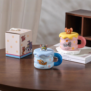 Taza de Agua Divertida con Diseño de Personajes de Dibujos Animados, Taza de Cerámica de <span class=keywords><strong>Tom</strong></span> <span class=keywords><strong>y</strong></span> <span class=keywords><strong>Jerry</strong></span> con Tapa, para Regalo de Cumpleaños, Venta al por Mayor - Product Image 1