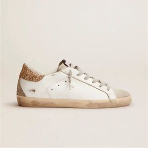 Chaussures <span class=keywords><strong>Femme</strong></span> Tendance Été en Cuir Véritable Style Rétro Vieilli avec Étoiles, Semelle en Caoutchouc et Talonnette Intégrée – Grande Vente - Product Image 2