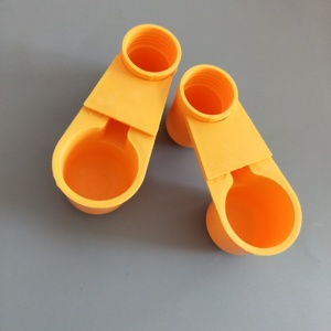 <span class=keywords><strong>Abbeveratoio</strong></span> per Uccelli Stile <span class=keywords><strong>Bottiglia</strong></span> di Cola in Plastica per Piccioni e Pappagalli, Accessori per Gabbie - Product Image 6