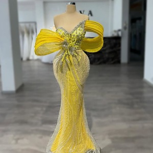 Guanti da Sera Gialli Ricamati di Alta Moda con Strass e Paillettes, Stile Americano, per Abiti da Cerimonia - Product Image 1