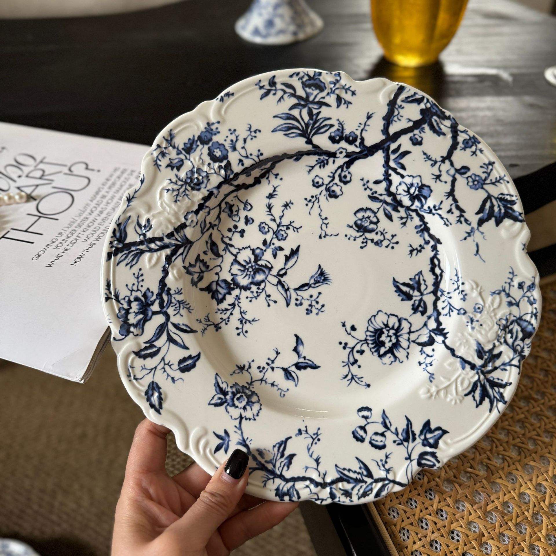 Lace blue and white 10-inch round plate