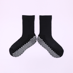 Calcetines Deportivos de Compresión Alta Antideslizantes Ecológicos Negros Unisex para Hombre al por Mayor con Logotipo Antideslizante - Product Image 5