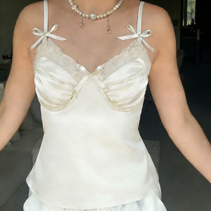 Débardeur court Y2K en dentelle patchwork tricoté respirant à col en V pour femme, sexy avec nœud et fines bretelles - Product Image 2