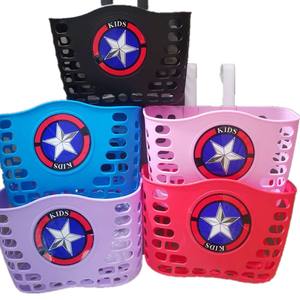 Cesta para bicicleta para niños, cesta frontal con soporte para manillar de plástico, color rojo, azul, negro y rosa - Product Image 1