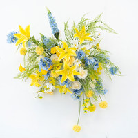 Backdrop Bunga Sutra Buatan, Lily Kuning Delphinium Biru, Buatan Tangan, Tahan Lama, Dapat Dikustomisasi, Dinding Bunga untuk Dekorasi Pesta Pernikahan