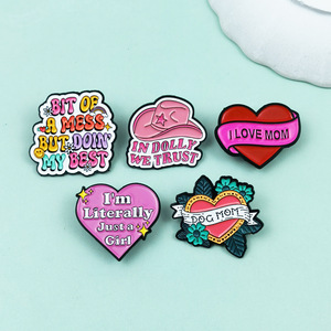 Broche de solapa de esmalte suave personalizado con diseño de sombrero de vaquero rosa 'Dolly We Trust' y corazón 'I Love Mom', insignia bonita para mamá de perros, regalo para el Día de la Madre - Product Image 1