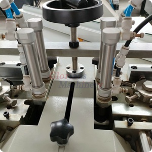 Ligne de production de <span class=keywords><strong>double</strong></span> <span class=keywords><strong>vitrage</strong></span> PVC/UPVC, scie à perlage motorisée haute rigidité pour fenêtres et portes - Product Image 3