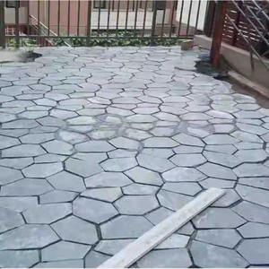 Dalles de pavage en ardoise naturelle fendue avec des fissures de glace, écologiques, durables, noires et rouillées pour la cour et le jardin de la villa - Product Image 1