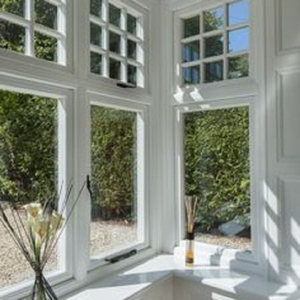 Fenêtre à battant en aluminium ALUFRONT AAMA à cadre fin avec grilles, étanche à l'air et à l'eau, pour la décoration résidentielle urbaine - Product Image 2