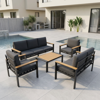 Set Sofa Aluminium Mewah 7 Kursi untuk Luar Ruangan, Tahan Cuaca, dengan Sandaran Tangan & Meja Kopi Berpenampilan Kayu