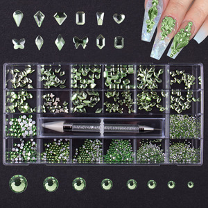 Juego de Decoración de Uñas con 21 Rejillas de Diferentes Formas, Brillantes y con Pedrería, Venta al Por Mayor - Product Image 3