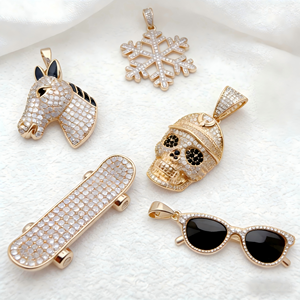250125 XUPING Подвески с кубическим цирконием под 18-каратное золото, в разных стилях, для мужчин и женщин, в стиле хип-хоп, оптовая продажа ювелирных изделий - Product Image 1