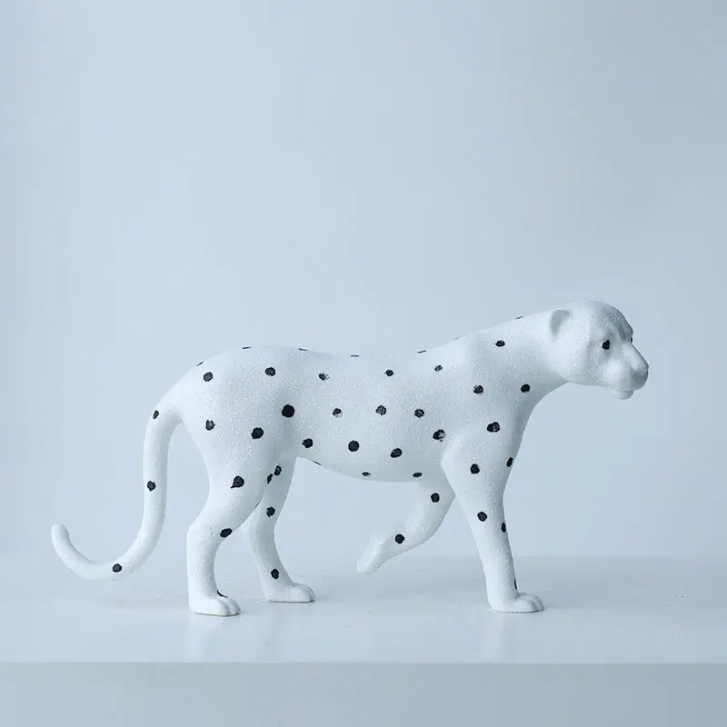 Escultura de resina de leopardo de punto ondulado blanco y negro de lujo moderno, hogar minimalista, decoración de escritorio para sala de estar