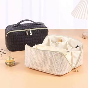 Sac de maquillage portable, s'ouvre à plat, avec sangle pour le voyage, imperméable, anti-poussière, grand sac cosmétique en cuir pour femmes - Product Image 3