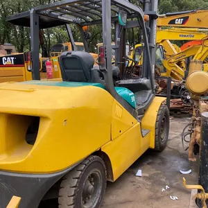 Usato KOMATSU 5 TON carrello elevatore carrello elevatore carrello elevatore diesel albero 3m elettrico nel cortile di shanghai in vendita