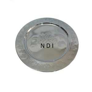 Plato de metal para servir frutas y alimentos, con diseño martillado, forma redonda y acabado dorado, para uso interior y exterior. - Product Image 5