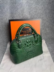 Sac à main de luxe structuré en peau de crocodile – Sac à poignée supérieure en forme de coquille d'inspiration vintage |   Sac à main haut de gamme pour femme, style coquille - Product Image 3
