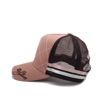 Casquette de camionneur rayée à profil haut personnalisé à 5 panneaux, casquette de camionneur imprimée à rayures latérales avec logo brodé