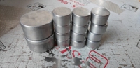 Équipement de laboratoire/Bidon en aluminium avec couvercle