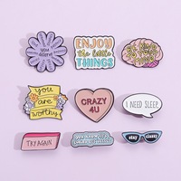 Groothandel Metal Cartoon Pins Diverse Geometrische Broches Schattige Hart & Bloemmotief Engelse Letter Badge Veelzijdige Minimalistische Emaille Pins