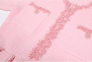 Disponibile in Stock Abito da Donna a Tinta Unita Collezione 2025 di Alta Qualità Lavorato a Maglia con Maniche Corte e Scollo a O, Decorato con Perline e Volant, Vestibilità Aderente e Lunghezza <span class=keywords><strong>Midi</strong></span> - Product Image 5