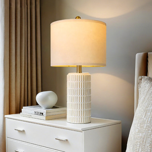 Lámpara de mesa de cerámica moderna E27 con LED, pantalla blanca, cuida la vista, iluminación para dormitorio y escritorio - Product Image 1