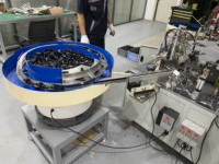 Máquina de Ensamblaje de Válvulas de Riego de Múltiples Estaciones y Piezas, Cinco Etapas de Ensamblaje, Totalmente Automática
